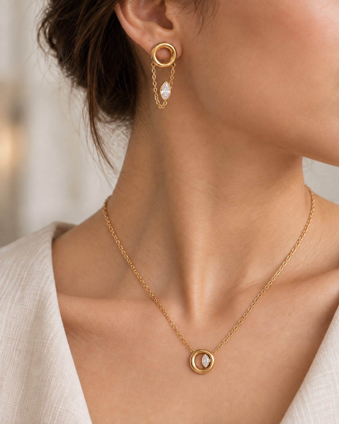 Conjunto Eclipse, colar e brincos com círculo e zircónia marquise (pormenor 3) — Solène Lisboa