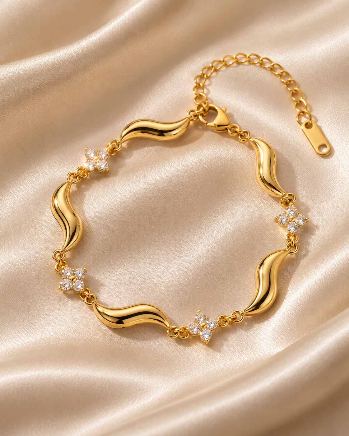 Pulseira Flora, pulseira dourada com flores de zircónias (pormenor 1) — Solène Lisboa