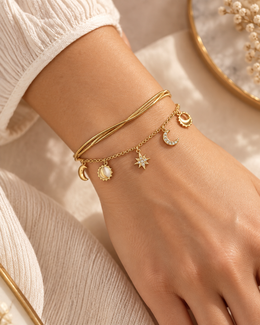 Pulseira Celeste, pulseira dourada com pendentes celestes (pormenor 6) — Solène Lisboa