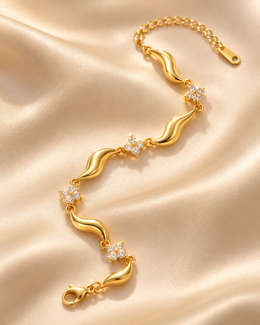 Pulseira Flora, pulseira dourada com flores de zircónias (pormenor 5) — Solène Lisboa