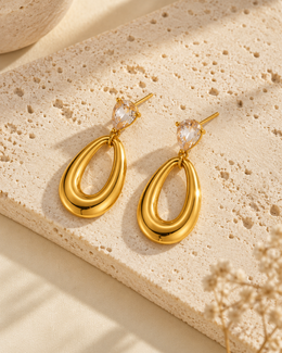 Brincos Beatriz, brincos pendentes de gota dourados (pormenor 2) — Solène Lisboa