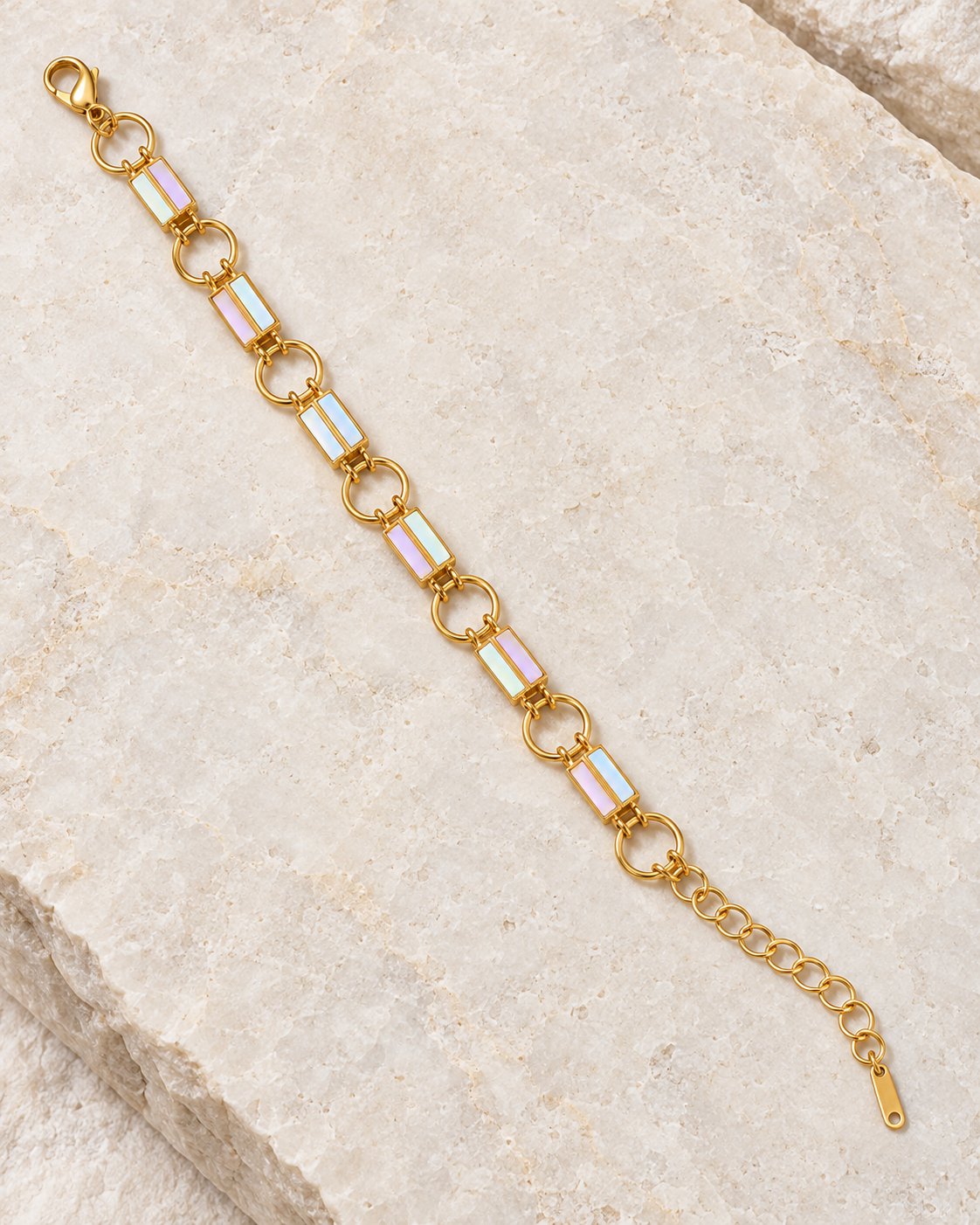 Pulseira Opala, pulseira dourada com pedras irisadas (pormenor 5) — Solène Lisboa