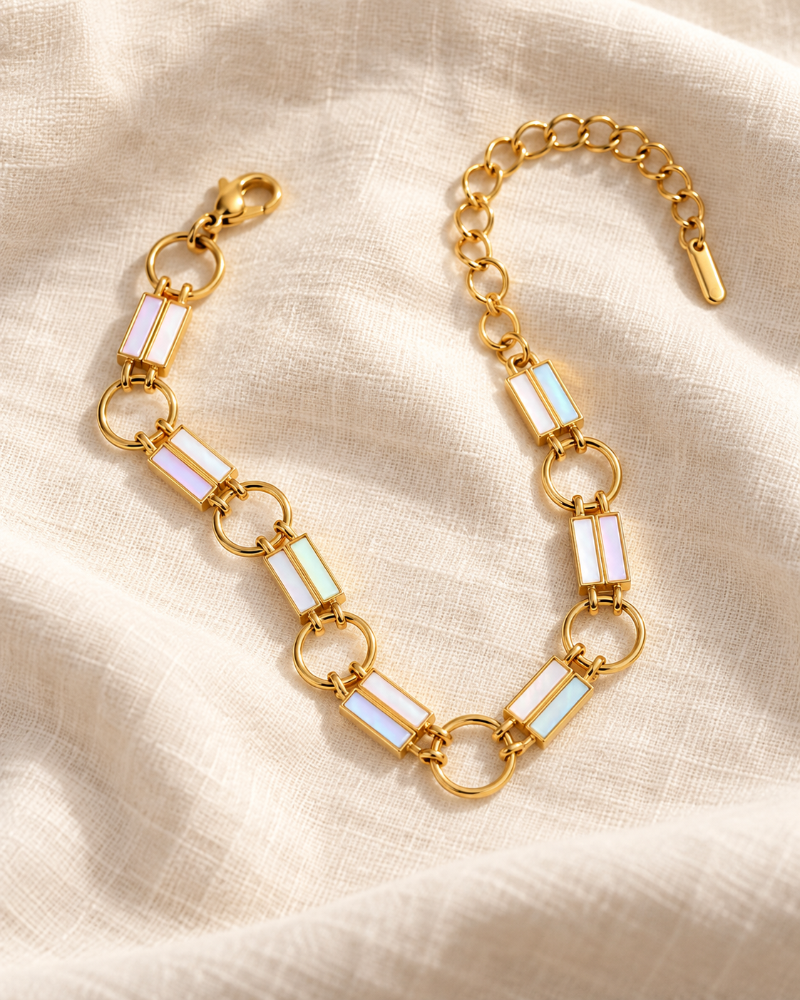 Pulseira Opala, pulseira dourada com pedras irisadas (pormenor 2) — Solène Lisboa