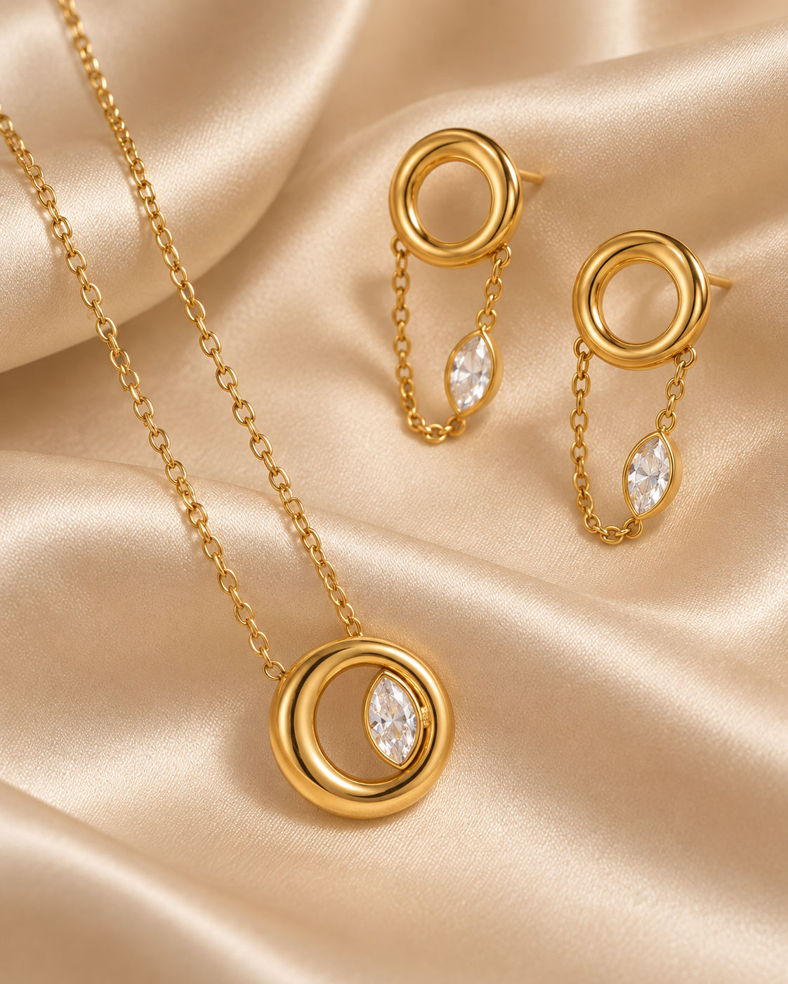 Conjunto Eclipse, colar e brincos com círculo e zircónia marquise (pormenor 1) — Solène Lisboa