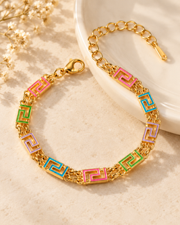 Pulseira Santorini, pulseira dourada de padrão grego colorido (pormenor 6) — Solène Lisboa