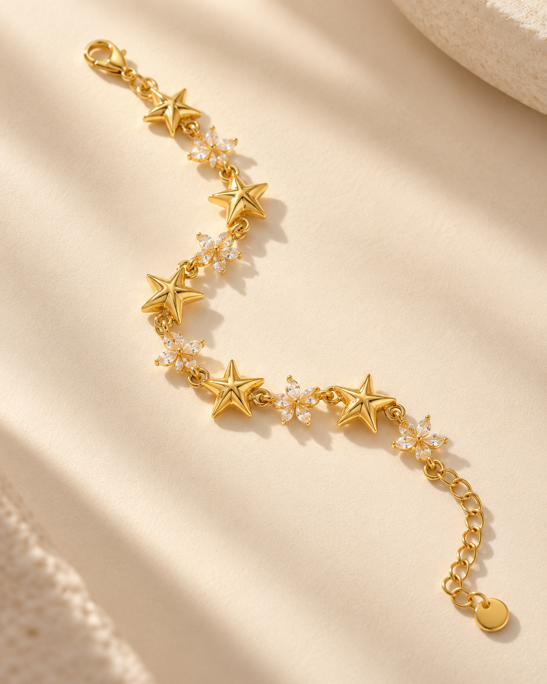 Pulseira Estrela, pulseira dourada de estrelas (pormenor 4) — Solène Lisboa